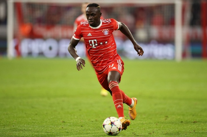 Sadio Manenin müşaviri Leroy Sane və Bayern-i irqçilikdə ittiham edir